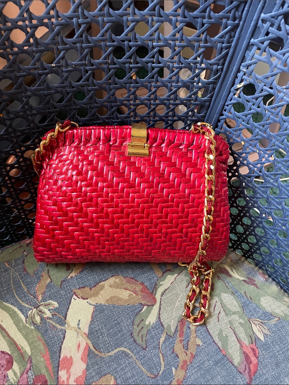 Vintage Ginnie Johansen Red Woven Crossbody Bag w/ Gold Chain and Seashell Clasp - Picture 2 of 4